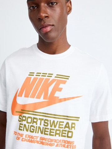 Tricou '6MO FUTURA FAHO25' de la Nike Sportswear pe alb