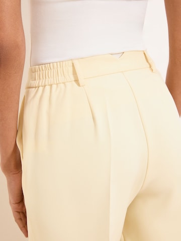 Lipsy Regular Pantalon in Geel