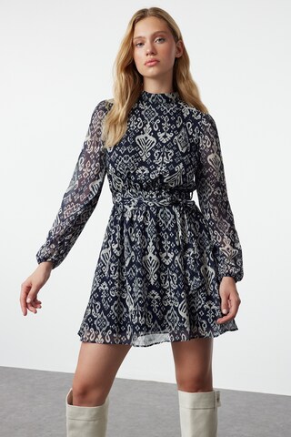 Rochie de la Trendyol pe albastru: față