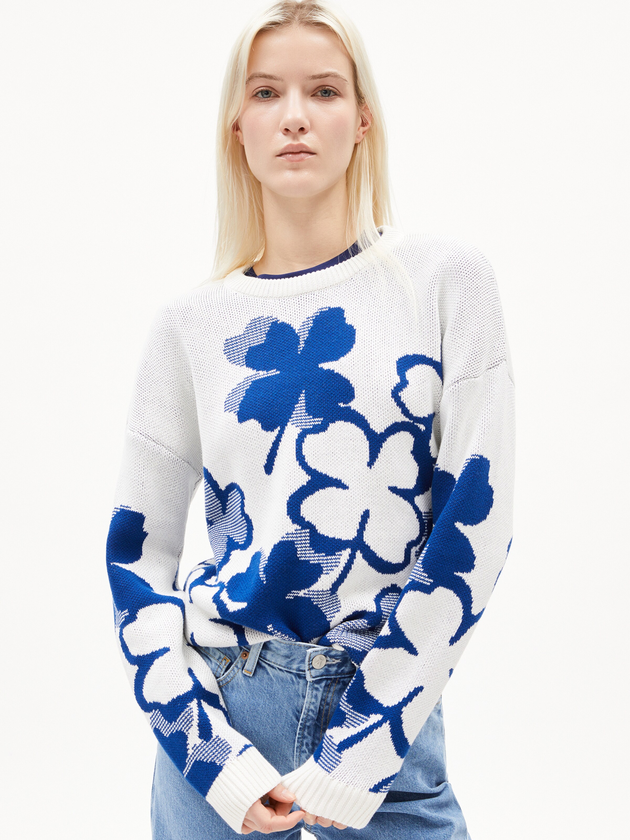 ARMEDANGELS Strickpullover ' OLESSYAA CLOVER ' in Blau: Vorderseite