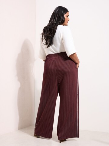 Friends Like These - Pierna ancha Pantalón en rojo