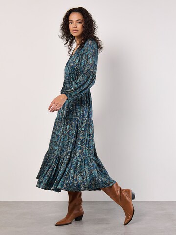 Robe Apricot en bleu