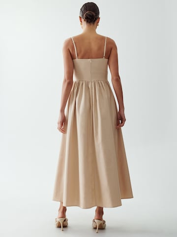 Robe 'TAYLOR ' The Fated en beige : derrière