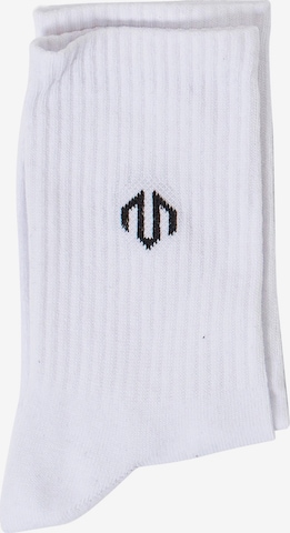 MOROTAI Athletic Socks in White: front