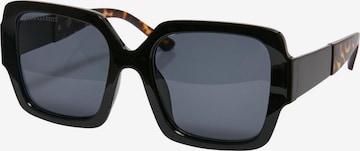 Lunettes de soleil 'Peking' Urban Classics en noir : devant