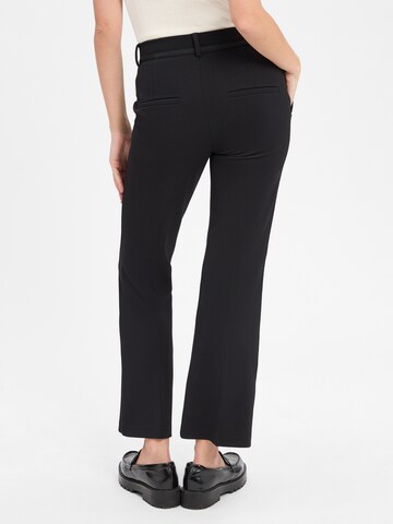 Cambio Regular Pleat-front trousers in Black