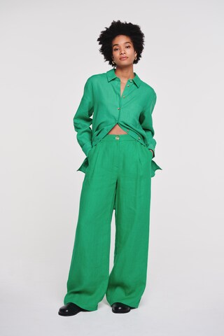 Aligne Wide leg Pleat-front trousers 'Hainault ' in Green: front