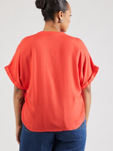 Camicia da donna 'VMCBeauty' di Vero Moda Curve in rosso