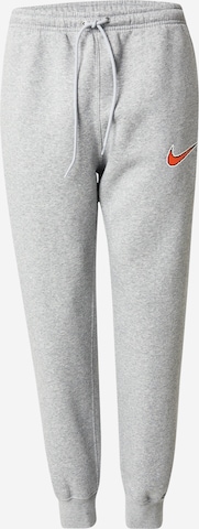 Nike SportswearTapered Hlače 'CLUB' - siva boja: prednji dio