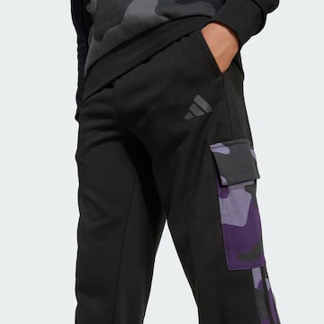 ADIDAS SPORTSWEAR Szabványos Sportnadrágok 'Seasonal Essentials' - fekete