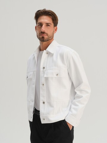 TRAPP Between-season jacket in White: front