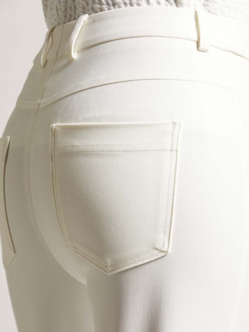 MADELEINE Tapered Broek in Wit
