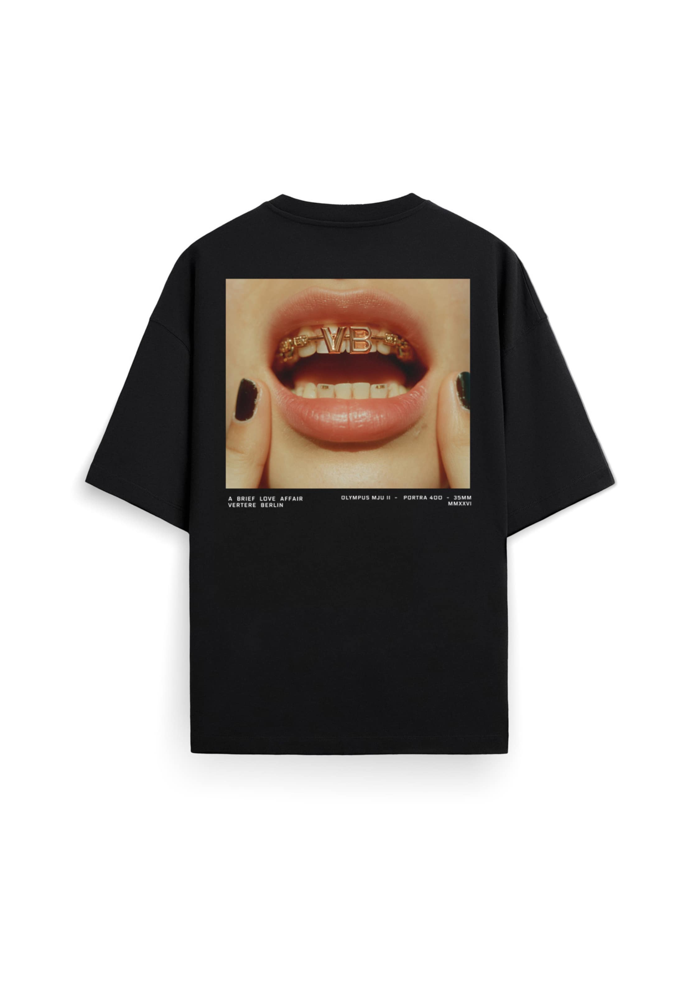Vertere Berlin Oversized shirt 'GRILLZ' in Zwart: terug