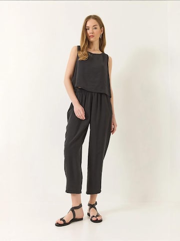 Completo pantalone di Bianco Lucci in nero