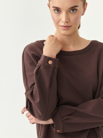 TATUUMSweater majica 'KURTIKA' - smeđa boja
