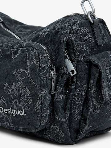 Poșete de la Desigual pe negru