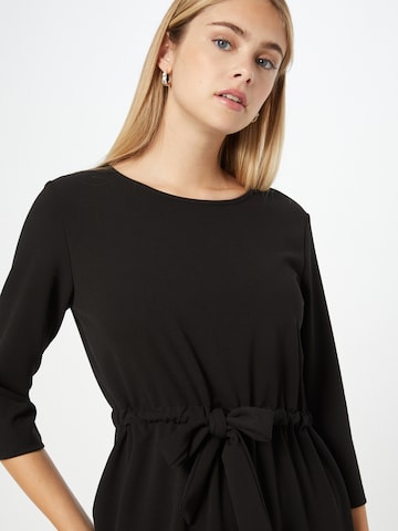 Robe 'Zora' ABOUT YOU en noir