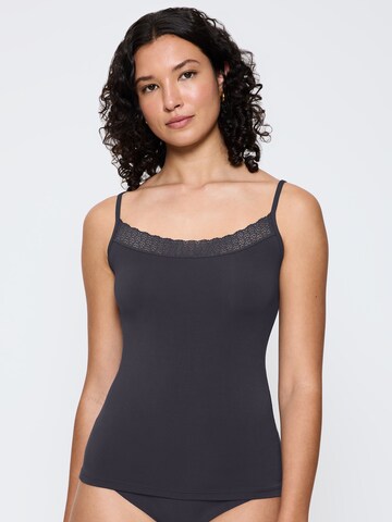 Haut ' Red Label Feel of Modal ' TRIUMPH en gris : devant