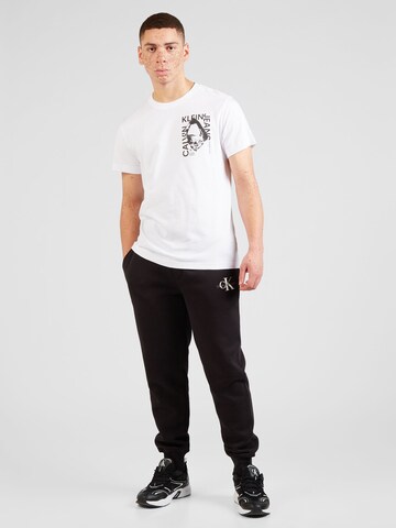 Calvin Klein Jeans Tapered Housut värissä musta