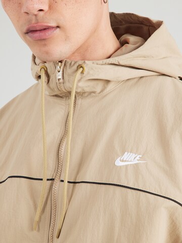 Nike Sportswear Kevad-sügisjope 'CLUB', värv beež