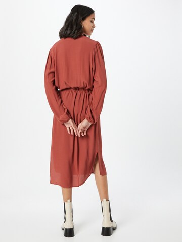 SOAKED IN LUXURY Shirt dress 'Helia' in Brown