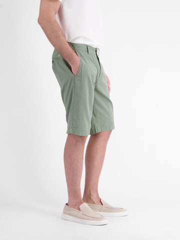 LERROS Regular Chino-Shorts aus Baumwolle in leichter Seersucker-Qualität in Grün