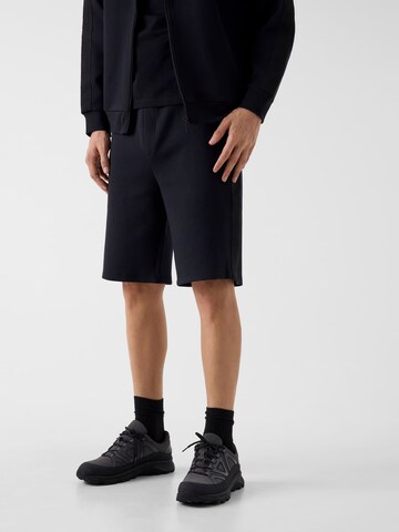 GUESS Loose fit Pants in Black: front