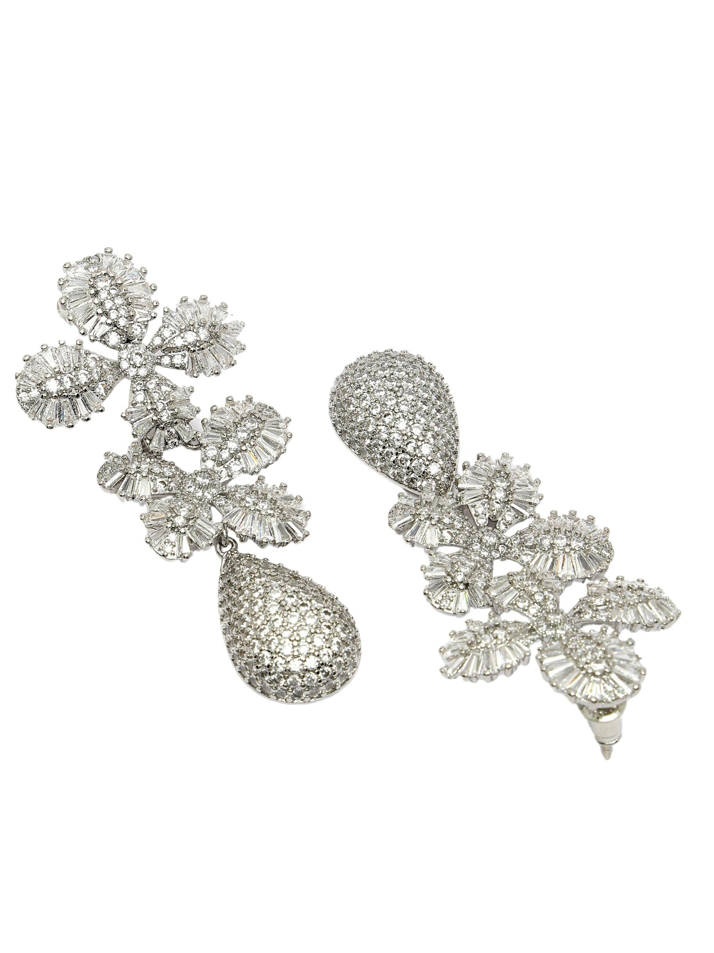 AVANT-GARDE PARIS Earrings 'Ursulaia' in Silver