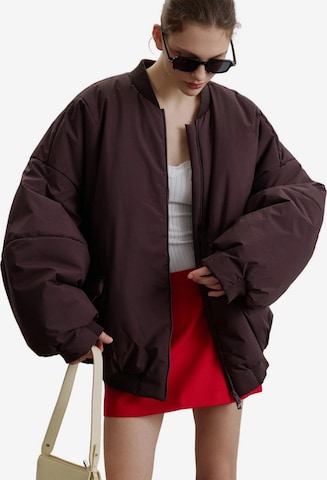 Giacca di mezza stagione '17131-28' di Estro in rosso: frontale