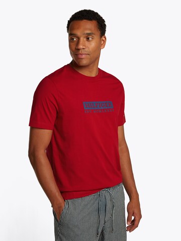 TOMMY HILFIGER Μπλουζάκι σε κόκκινο: μπροστά