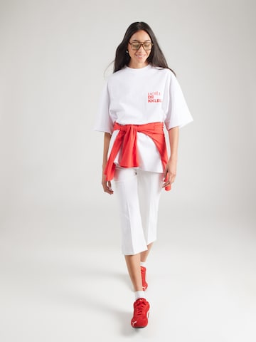 Tricou supradimensional 'Vacation' de la Karo Kauer pe alb
