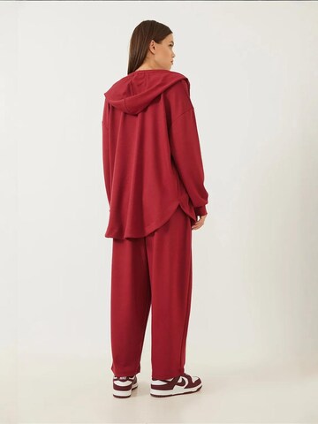 Bianco Lucci Sweat suit in Red