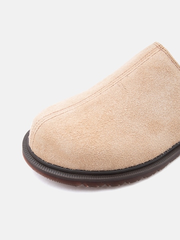 Dr. Martens Pistokkaat 'San' värissä beige