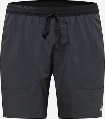 Regular Pantalon de sport NIKE en noir : devant