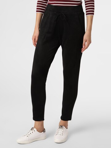 Marie Lund Pleat-Front Pants in Black: front