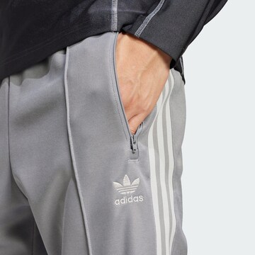 Regular Pantalon ADIDAS ORIGINALS en gris