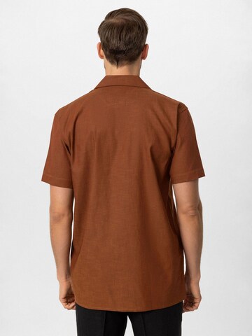 Antioch - Ajuste confortable Camisa en marrón