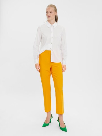 Regular Pantalon à plis 'Sandy' VERO MODA en orange