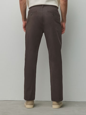 Regular Pantalon chino Next en marron