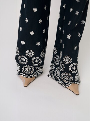 Crās - regular Pantalón ' Lysacras ' en negro