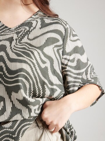 Tricou 'CARITHILDA' de la ONLY Carmakoma pe gri