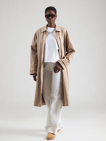 Tricou 'Bo44xy' de la Hailys pe alb