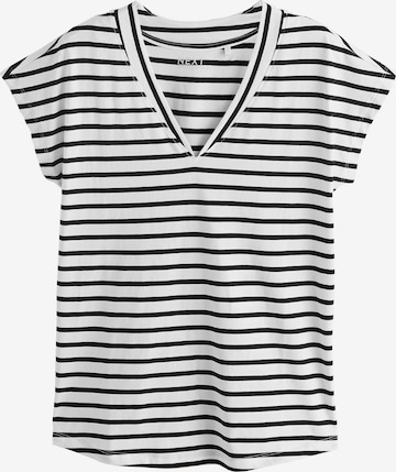 Tricou de la Next pe alb: față