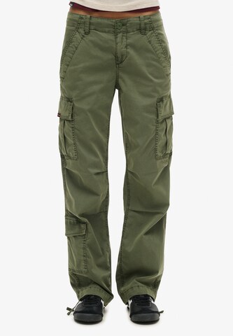 Superdry Regular Cargohose in Grün: Vorderseite