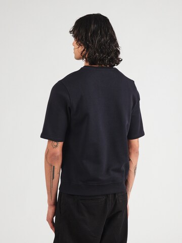 Bluză de molton de la Karl Lagerfeld pe albastru: spate