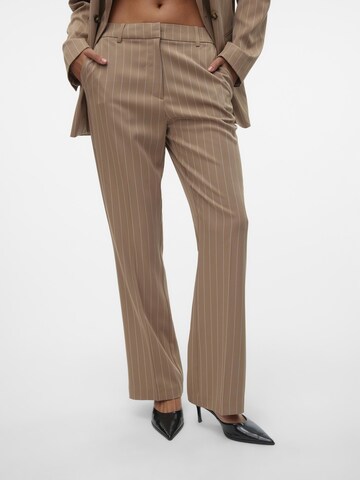 VERO MODA Loosefit Bukser med fals 'LEAH' i brun: forside