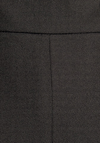 Flared Pantaloni di LASCANA in nero