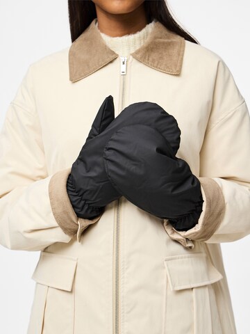 Moufles 'PCNIKKA' PIECES en noir