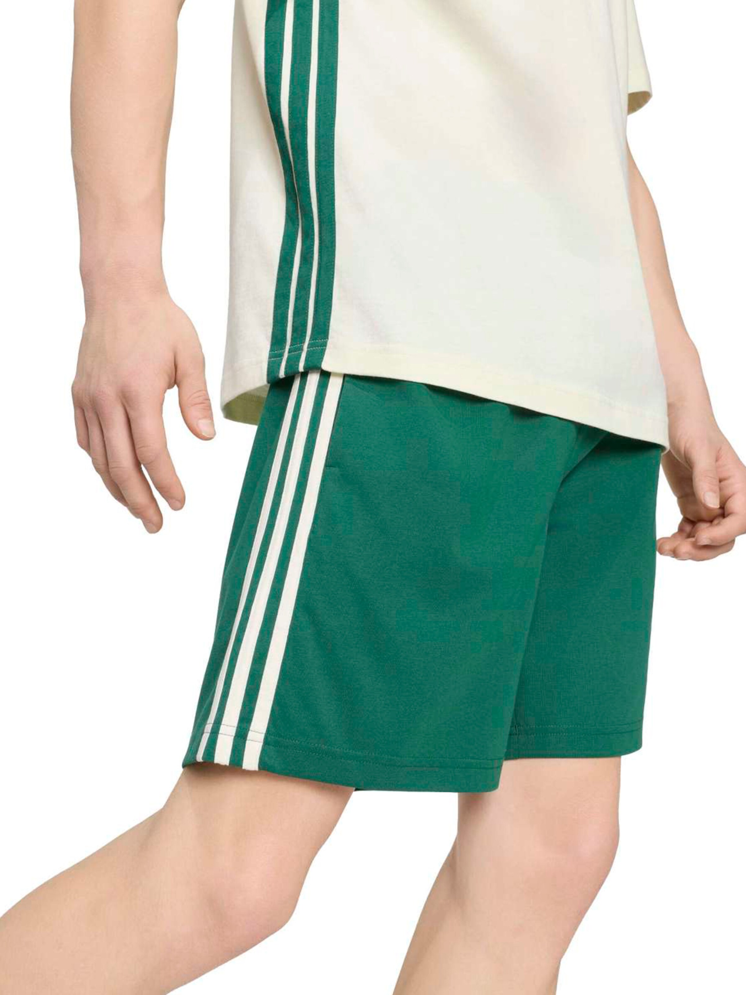 ADIDAS SPORTSWEAR - Loosefit Calças de desporto 'Essentials' em verde
