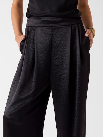 GUESS Wide leg Pants in Black